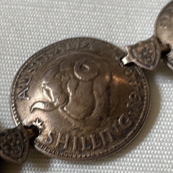 VTG WW2 early 1940’s Australian silver coin bracelet part domed - Picture 4 of 11